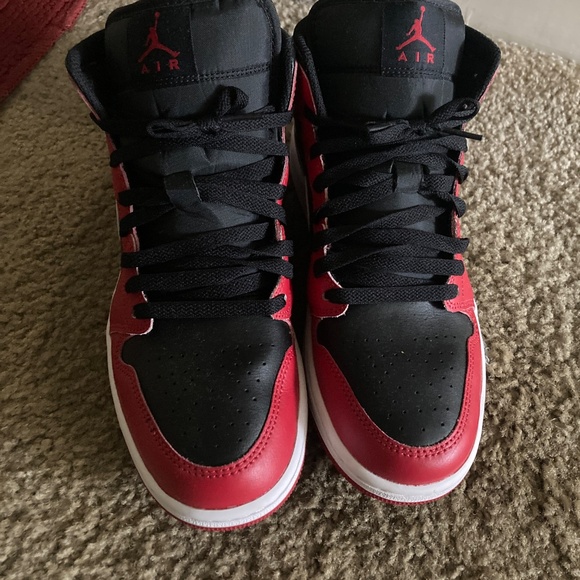 Retro Jordan 1 - Picture 2 of 3